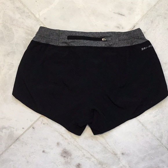 Nike youth running shorts - Picture 2 of 7